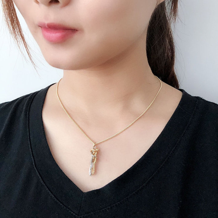 Silver hugging couple pendant necklace